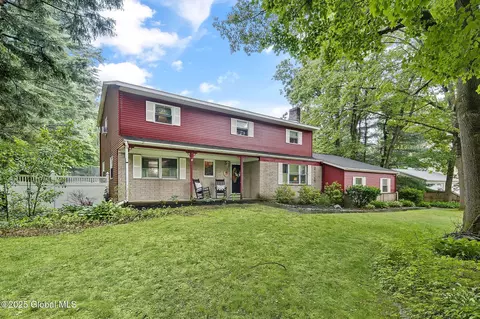 10 Cypress Pt, Clifton Park, NY 12065