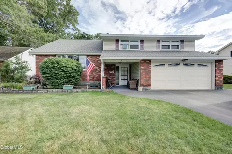46 Cindy Crest Dr, Rotterdam, NY 12306