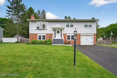 8 Scott Pl, Schenectady, NY 12309
