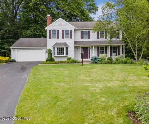 77 Rotterdam Dr, Glenmont, NY 12077