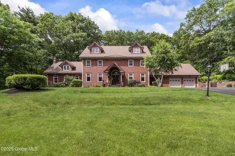 2528 Fawn Rdg, Castleton On Hudson, NY 12033
