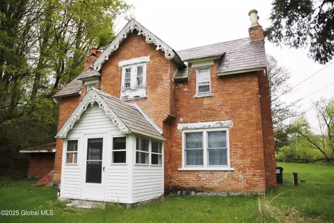 84 Richmond Ave, Hoosick Falls, NY 12090