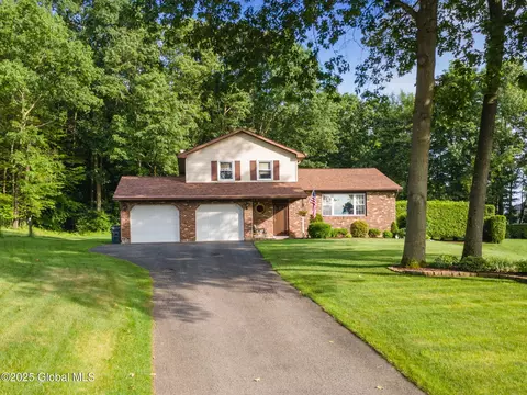 23 Tokay Ln, Schenectady, NY 12309