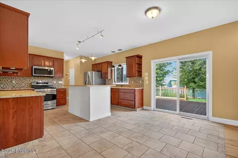 Kitchen - 33 Milltowne Rd, Glenmont, NY 12077 photo 4 of 7