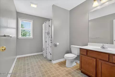 Bath - 33 Milltowne Rd, Glenmont, NY 12077 photo 2 of 3