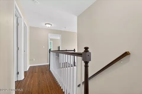 Entry Way - 33 Milltowne Rd, Glenmont, NY 12077 photo 3 of 5