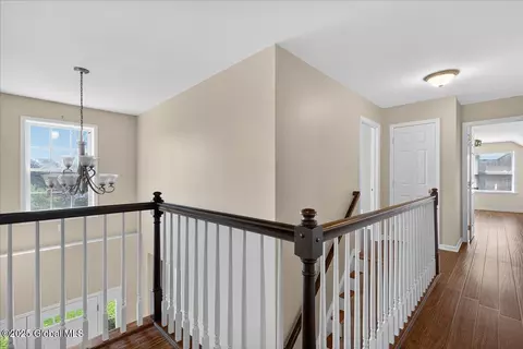 Entry Way - 33 Milltowne Rd, Glenmont, NY 12077 photo 4 of 5