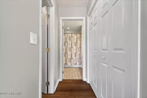 Entry Way - 33 Milltowne Rd, Glenmont, NY 12077 photo 5 of 5