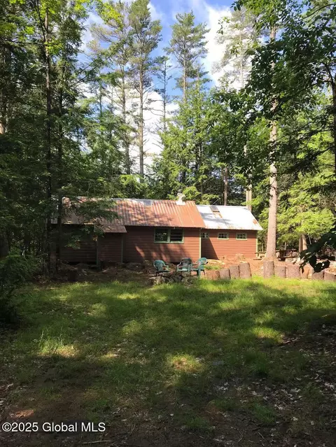 40 Field Rd N, Chester, NY 12853