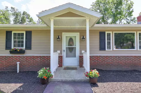 8 Jefferson Ave, Cohoes, NY 12047