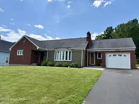 18 Lark St, Cohoes, NY 12047