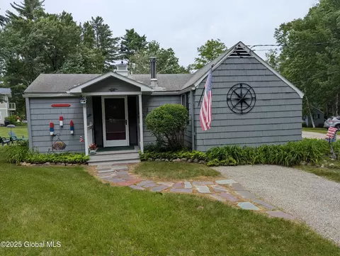17 Bayberry Ln, Hague, NY 12836