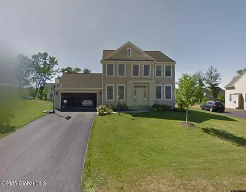 24 Buckingham Ln, Cohoes, NY 12047