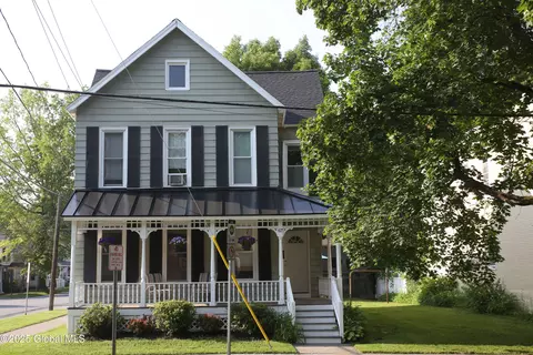 67 Van Dam St, Saratoga Springs, NY 12866