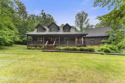 202 Stone Schoolhouse Rd, Lake George, NY 12845