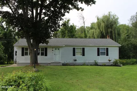 17 Merry Hill Ln, Waterford, NY 12188