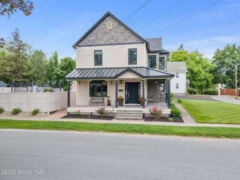 195 W Circular St, Saratoga Springs, NY 12866
