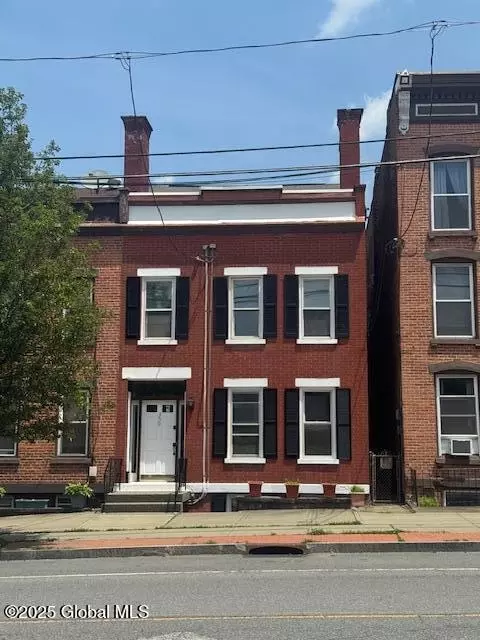 359 Congress St, Troy, NY 12180
