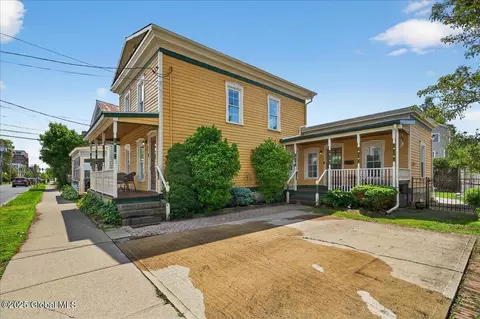 118 Washington St, Saratoga Springs, NY 12866