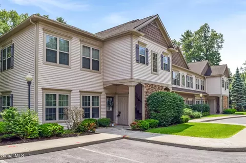 9 Lancaster Pl, Ballston Spa, NY 12020