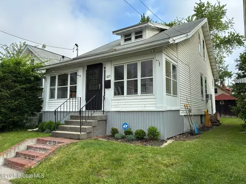 357 Mountain St, Albany, NY 12209