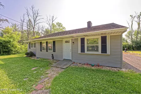 177 Kings Rd, Coxsackie, NY 12051