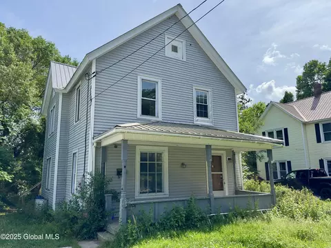 13 2nd Ln, Port Henry, NY 12974
