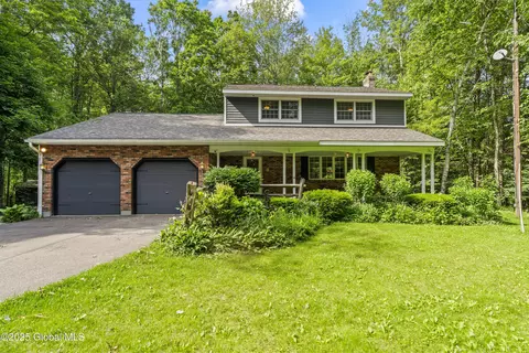 654 Birchwood Dr, Duanesburg, NY 12056