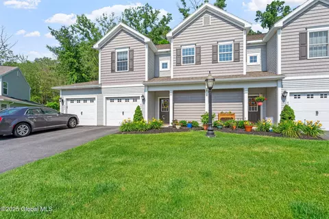 803 Grayson Pl, Schenectady, NY 12302