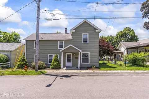 4 Lawrence St, Waterford, NY 12188
