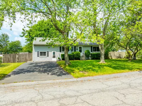 11 Pershing Dr, Latham, NY 12110