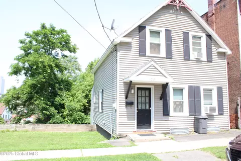 1015 1st St, Rensselaer, NY 12144