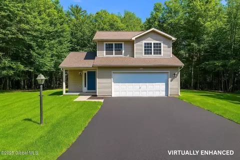 26 Mia Way Porter Cor, Greenfield, NY 12859