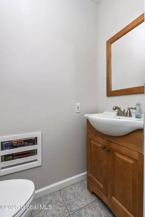 Bath - 1908 Evva Dr, Schenectady, NY 12303 photo 1 of 5