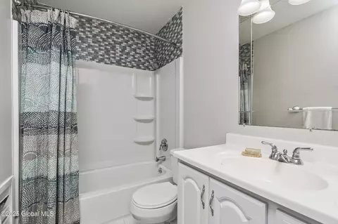 Bath - 1908 Evva Dr, Schenectady, NY 12303 photo 4 of 5