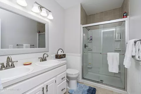 Bath - 1908 Evva Dr, Schenectady, NY 12303 photo 3 of 5