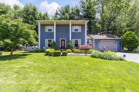 2 Eddy Ln, Rensselaer, NY 12144