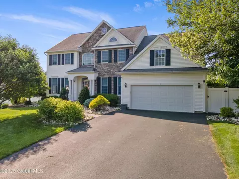 46 Dutch Meadows Dr, Cohoes, NY 12047