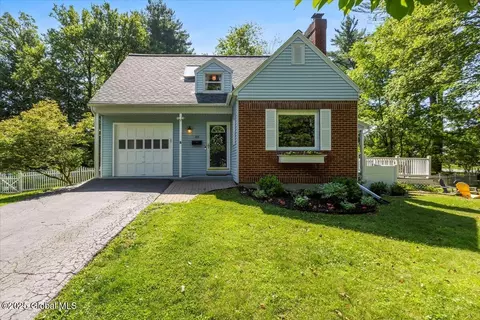 82 Palmer Ave, Delmar, NY 12054