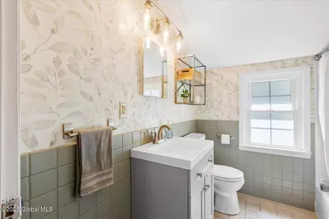 Bath - 82 Palmer Ave, Delmar, NY 12054 photo 2 of 2