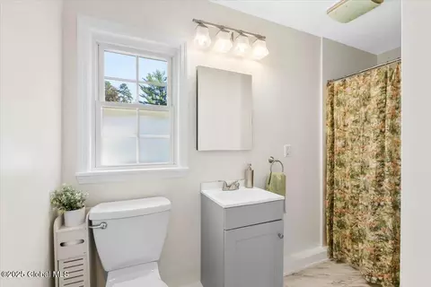 Bath - 82 Palmer Ave, Delmar, NY 12054 photo 1 of 2