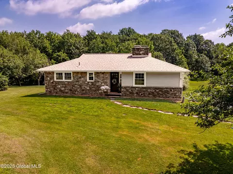 52 Birds Hill Rd, Averill Park, NY 12018