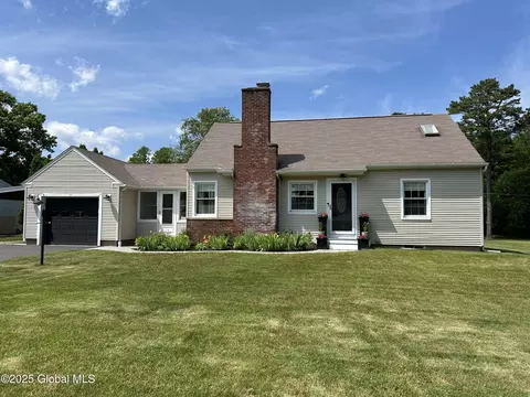 12 Spruce St, South Glens Falls, NY 12803
