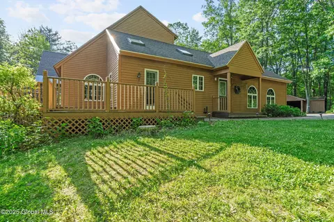 581 Rector Rd, Glenville, NY 12302