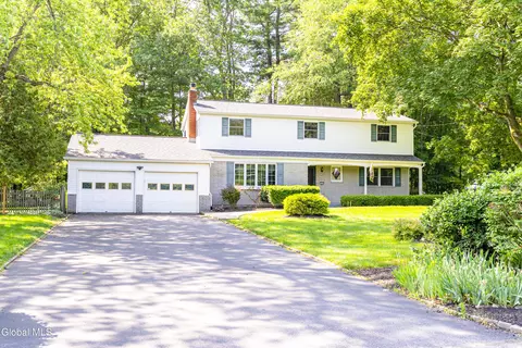 8 Burning Bush Blvd, Ballston Lake, NY 12019