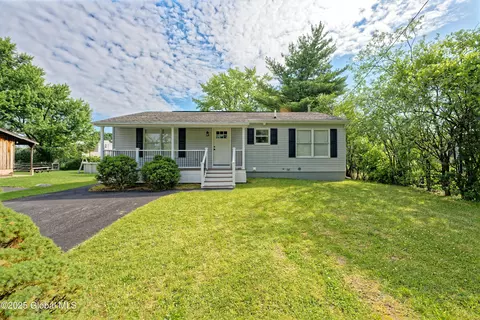 36 New Jersey Ave, Rensselaer, NY 12144