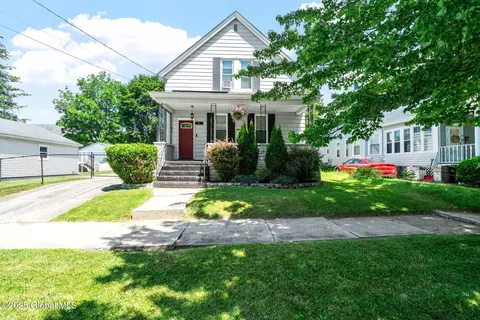 4 Bigelow Ave, Amsterdam, NY 12010
