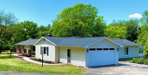3 Olcott Ln, Rensselaer, NY 12144