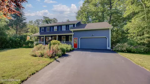 3 Horseshoe Turn, Clifton Park, NY 12065