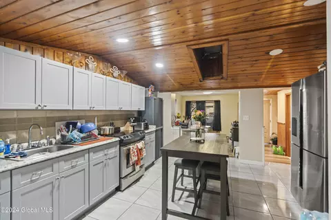 592 5th Ave, Troy, NY 12182 photo 10